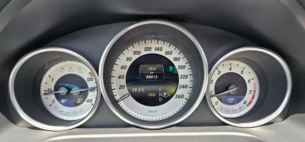 Mercedes-Benz E-Class 04/2016-photo-26