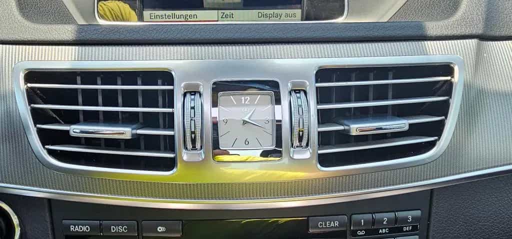 Mercedes-Benz E-Class 04/2016-photo-35