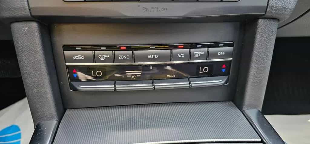 Mercedes-Benz E-Class 04/2016-photo-37