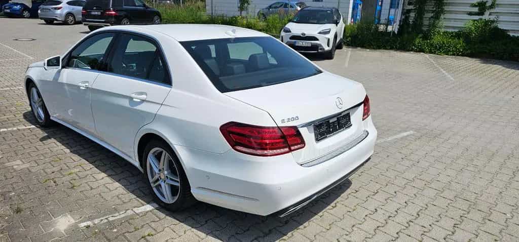 Mercedes-Benz E-Class 04/2016-photo-4