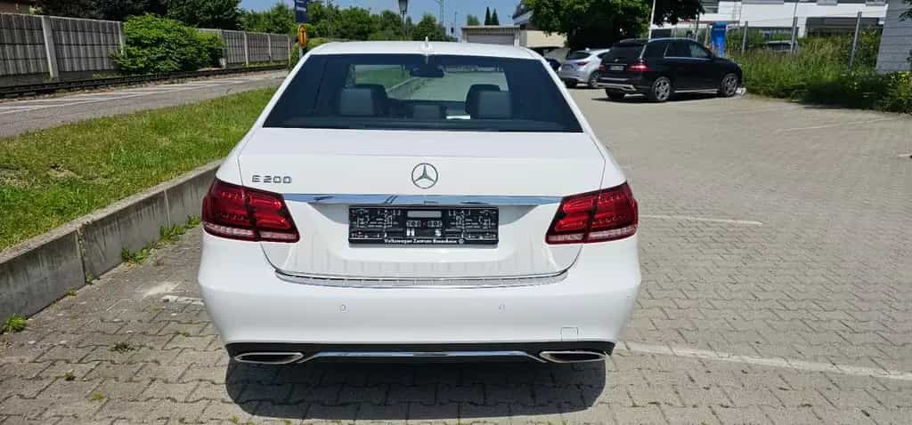 Mercedes-Benz E-Class 04/2016-photo-5