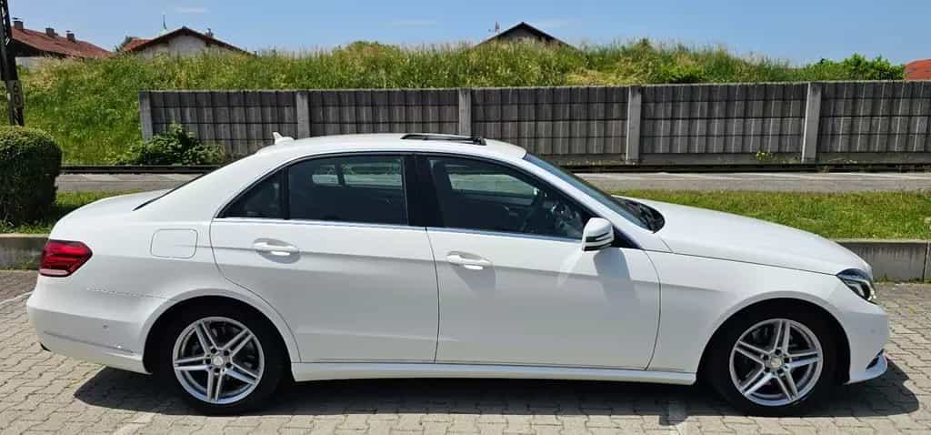 Mercedes-Benz E-Class 04/2016-photo-7