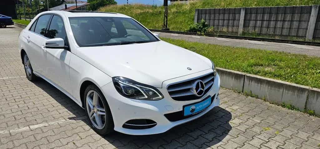 Mercedes-Benz E-Class 04/2016-photo-9