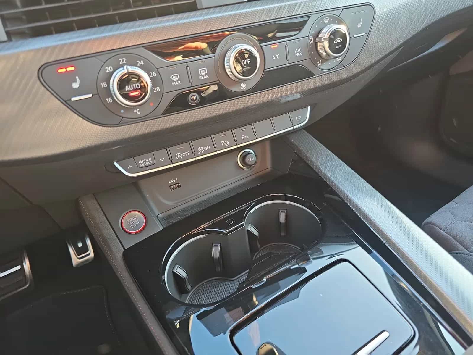 Audi RS4 12/2023-photo-15