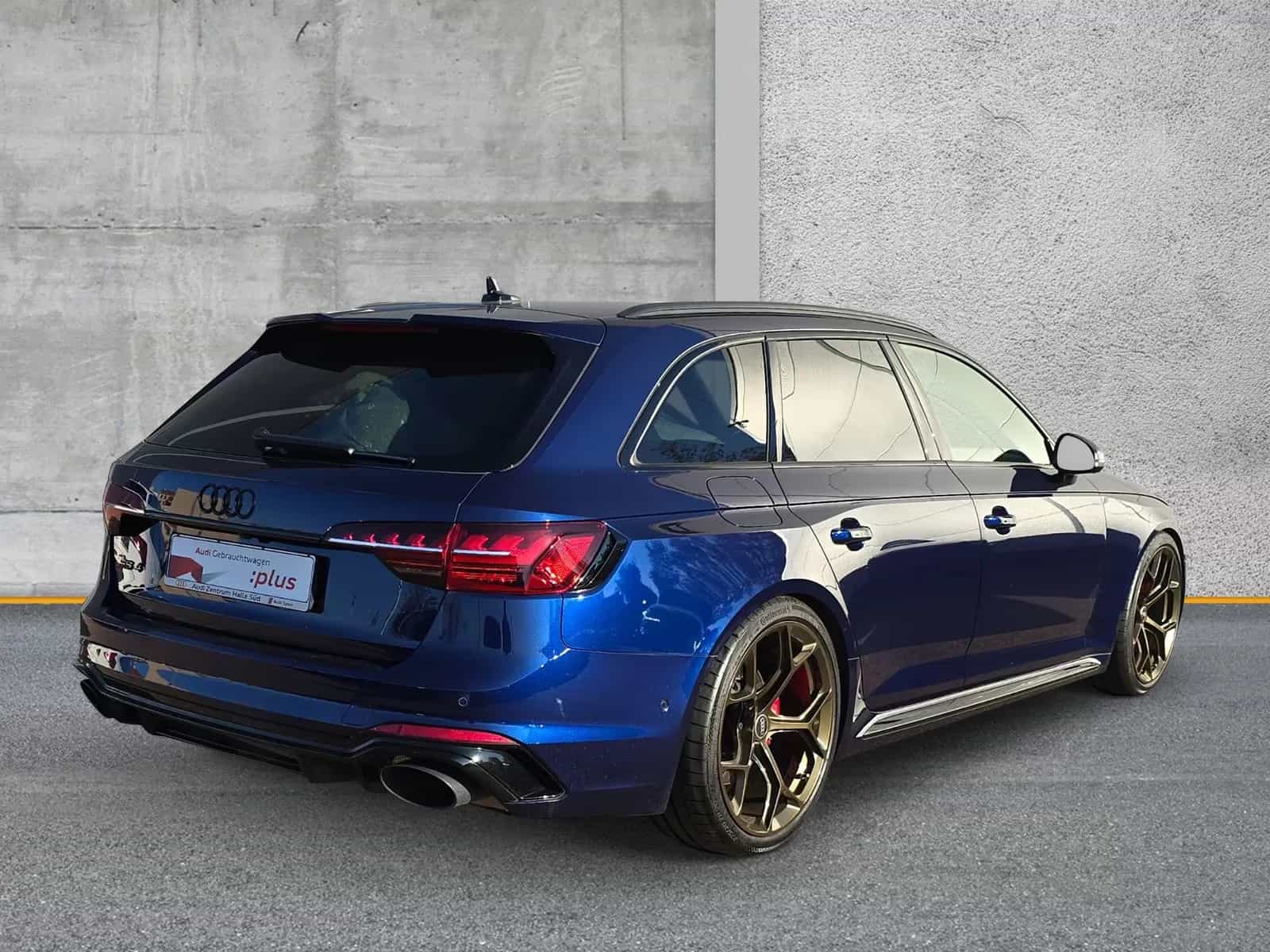 Audi RS4 12/2023-photo-2