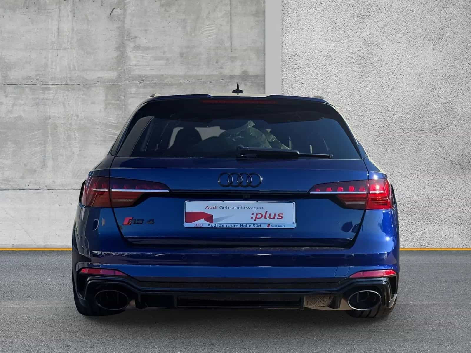 Audi RS4 12/2023-photo-3