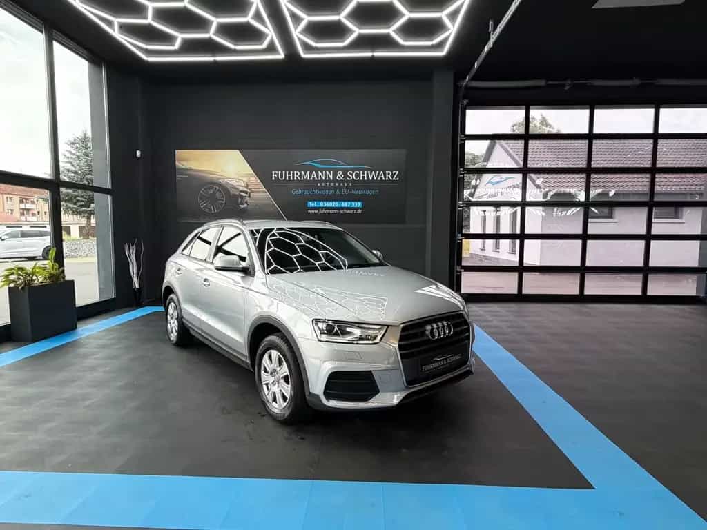 Audi Q3 2.0TDI XenonPlus + Navi + schw.AHK + 1-Hand 11/2015-photo-0