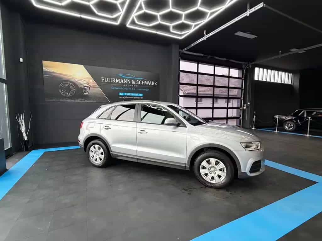 Audi Q3 2.0TDI XenonPlus + Navi + schw.AHK + 1-Hand 11/2015-photo-1