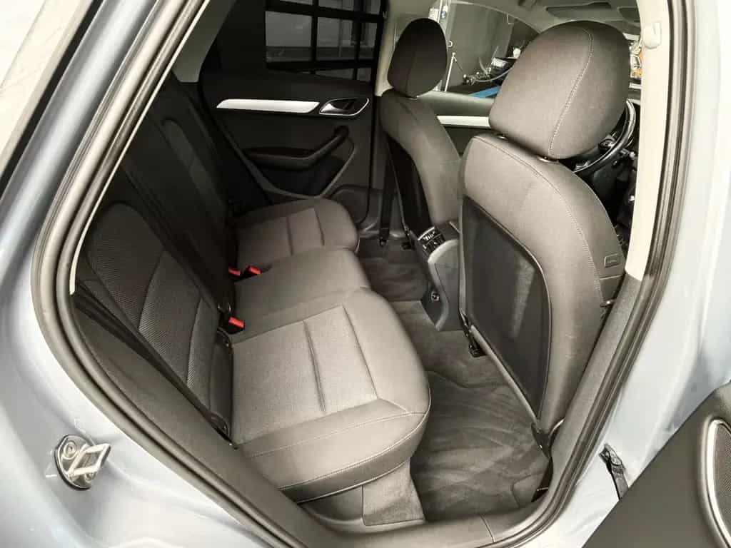 Audi Q3 2.0TDI XenonPlus + Navi + schw.AHK + 1-Hand 11/2015-photo-11