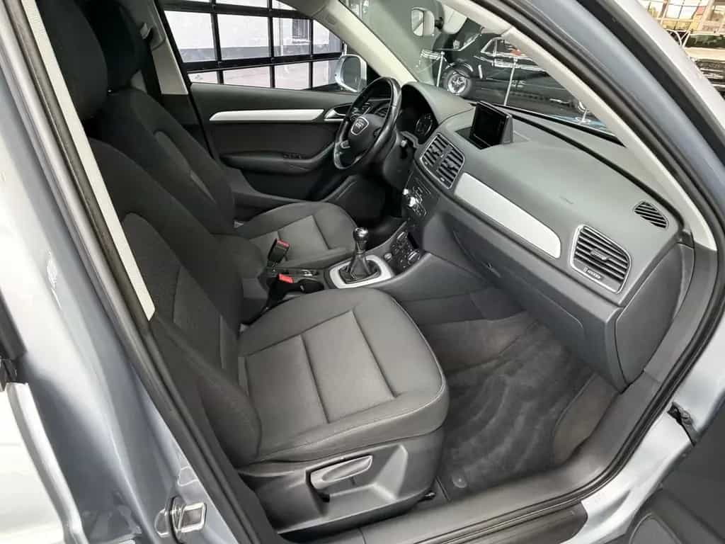 Audi Q3 2.0TDI XenonPlus + Navi + schw.AHK + 1-Hand 11/2015-photo-12