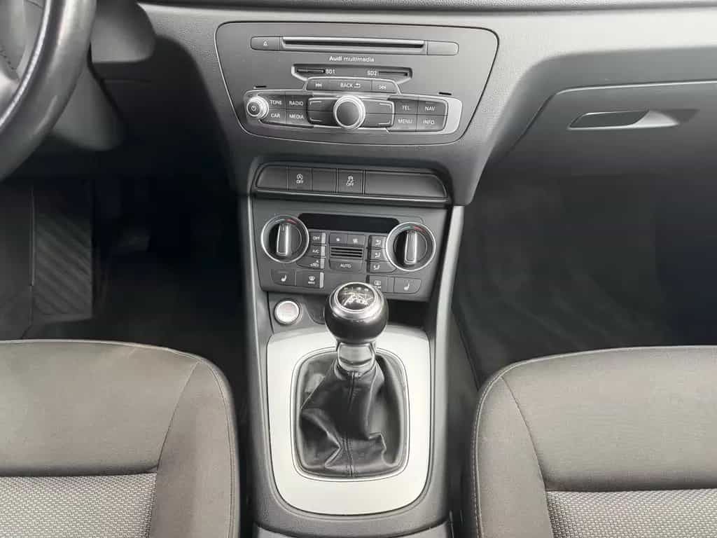 Audi Q3 2.0TDI XenonPlus + Navi + schw.AHK + 1-Hand 11/2015-photo-14