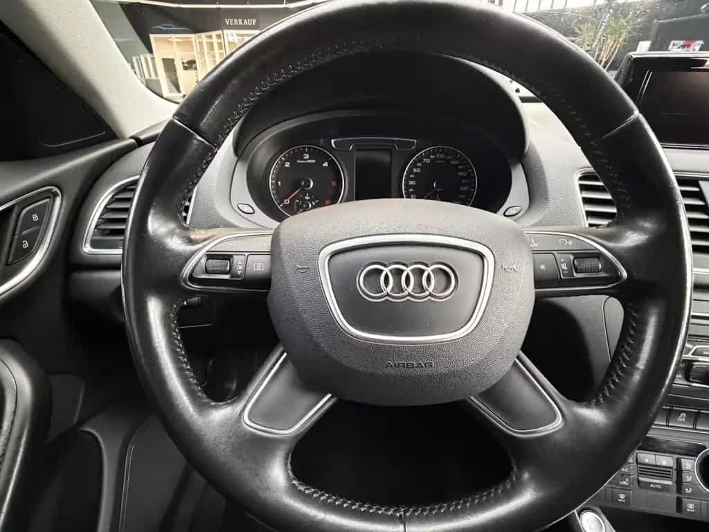 Audi Q3 2.0TDI XenonPlus + Navi + schw.AHK + 1-Hand 11/2015-photo-16