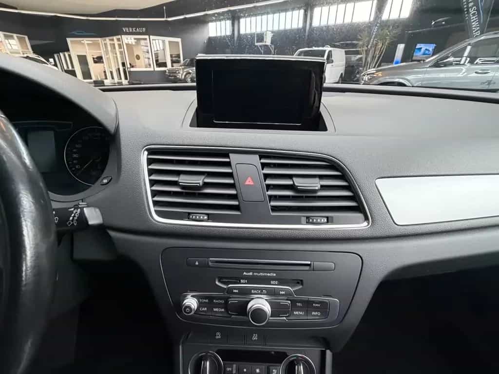 Audi Q3 2.0TDI XenonPlus + Navi + schw.AHK + 1-Hand 11/2015-photo-17