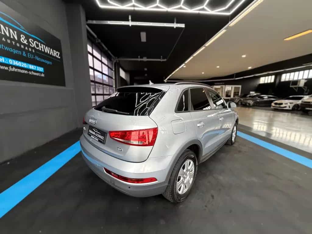 Audi Q3 2.0TDI XenonPlus + Navi + schw.AHK + 1-Hand 11/2015-photo-2
