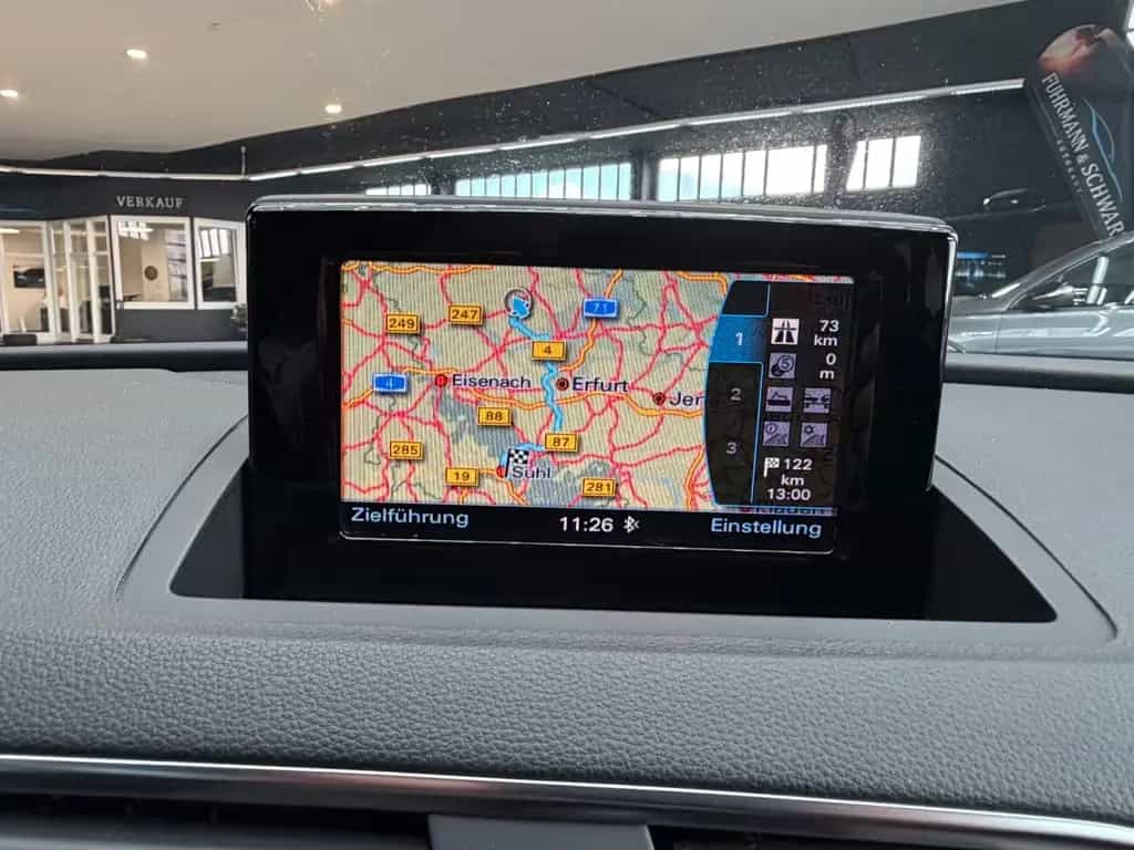 Audi Q3 2.0TDI XenonPlus + Navi + schw.AHK + 1-Hand 11/2015-photo-22