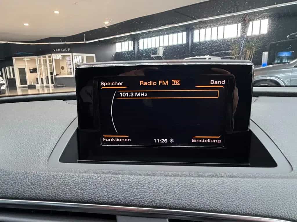Audi Q3 2.0TDI XenonPlus + Navi + schw.AHK + 1-Hand 11/2015-photo-23