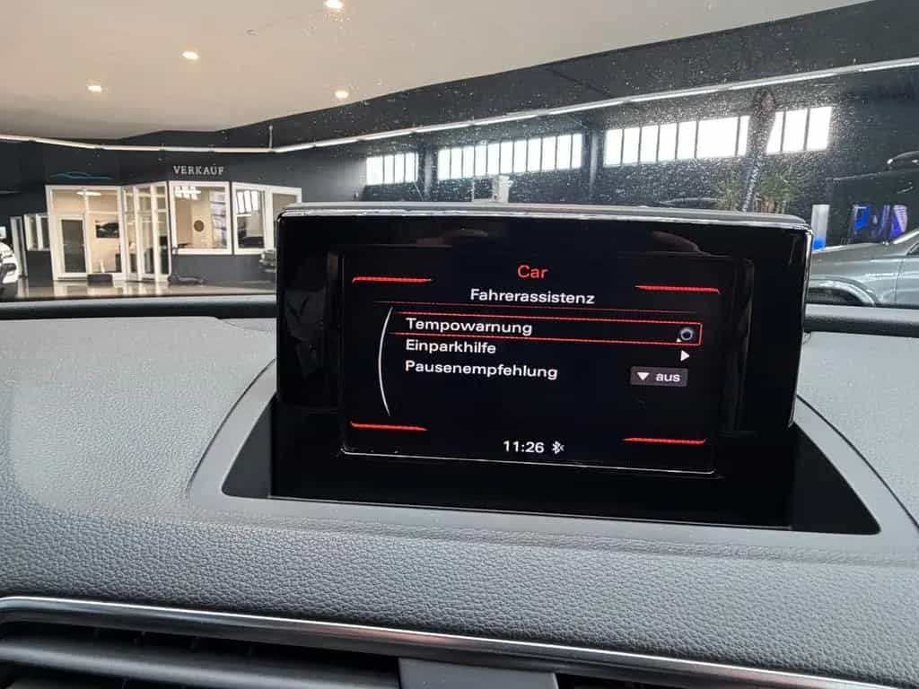 Audi Q3 2.0TDI XenonPlus + Navi + schw.AHK + 1-Hand 11/2015-photo-24