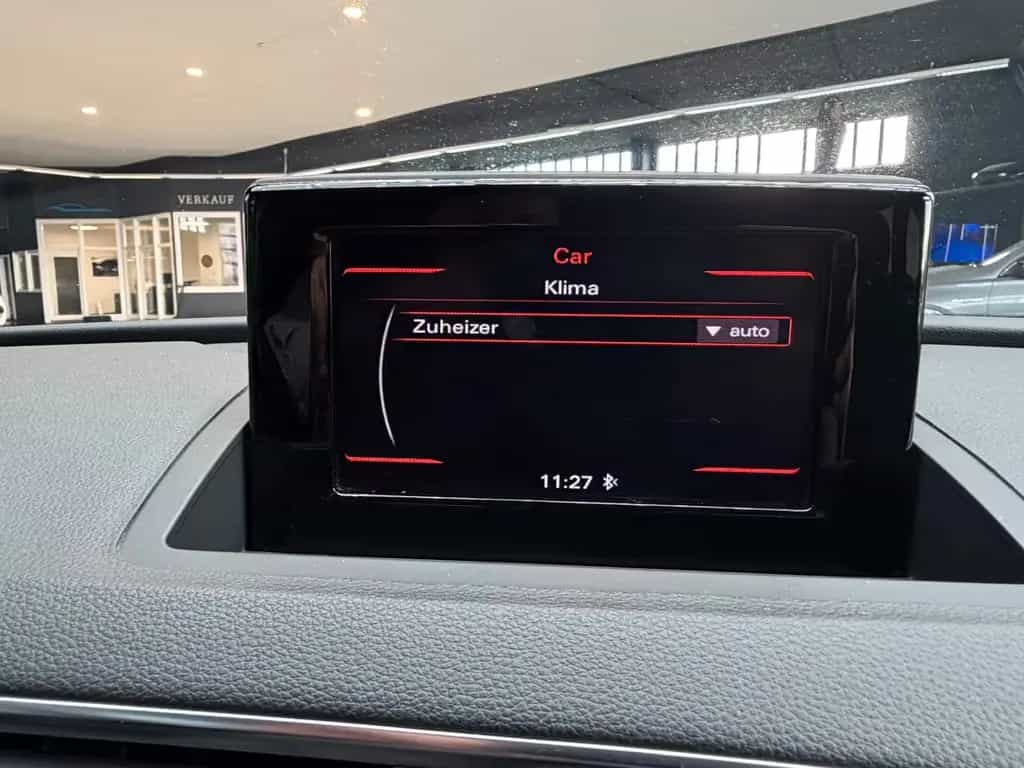 Audi Q3 2.0TDI XenonPlus + Navi + schw.AHK + 1-Hand 11/2015-photo-25