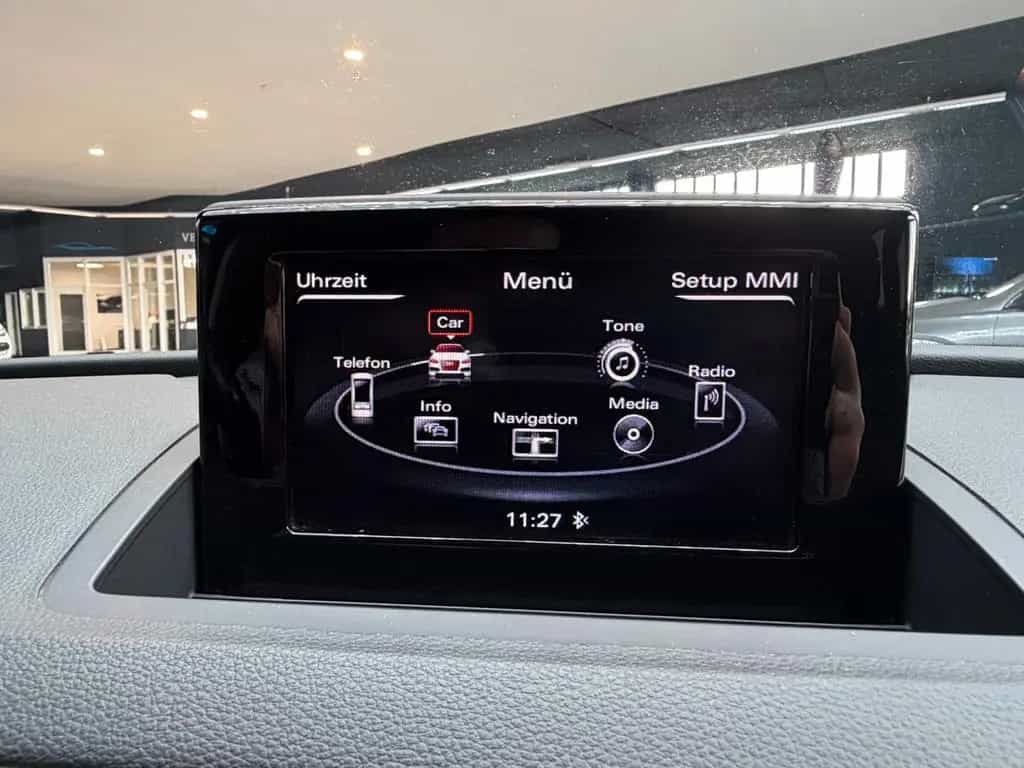 Audi Q3 2.0TDI XenonPlus + Navi + schw.AHK + 1-Hand 11/2015-photo-26