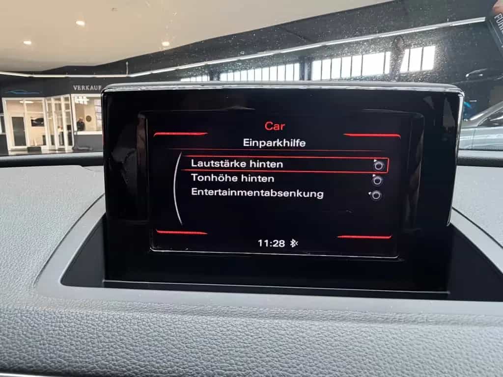 Audi Q3 2.0TDI XenonPlus + Navi + schw.AHK + 1-Hand 11/2015-photo-27