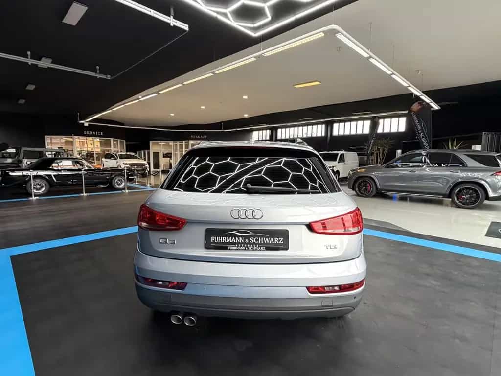 Audi Q3 2.0TDI XenonPlus + Navi + schw.AHK + 1-Hand 11/2015-photo-3