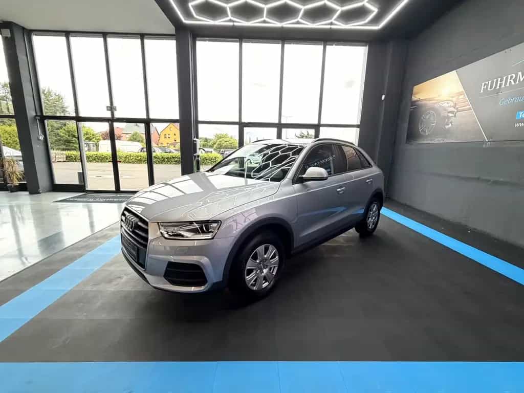 Audi Q3 2.0TDI XenonPlus + Navi + schw.AHK + 1-Hand 11/2015-photo-6