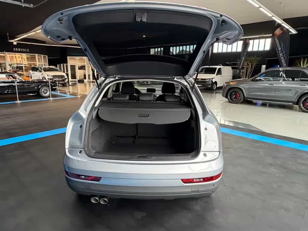 Audi Q3 2.0TDI XenonPlus + Navi + schw.AHK + 1-Hand 11/2015-photo-9