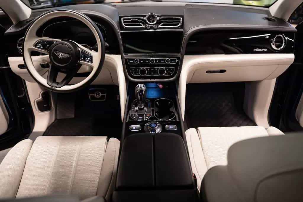 Bentley Bentayga 4.0 V8 Azure 4WD Autom. 06/2024-photo-10