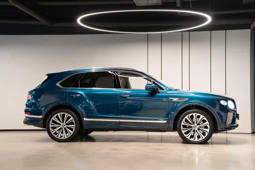 Bentley Bentayga 4.0 V8 Azure 4WD Autom. 06/2024-photo-4