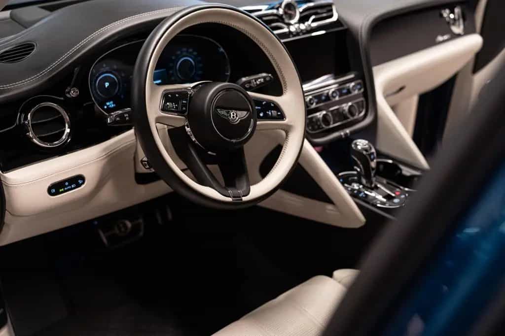 Bentley Bentayga 4.0 V8 Azure 4WD Autom. 06/2024-photo-9