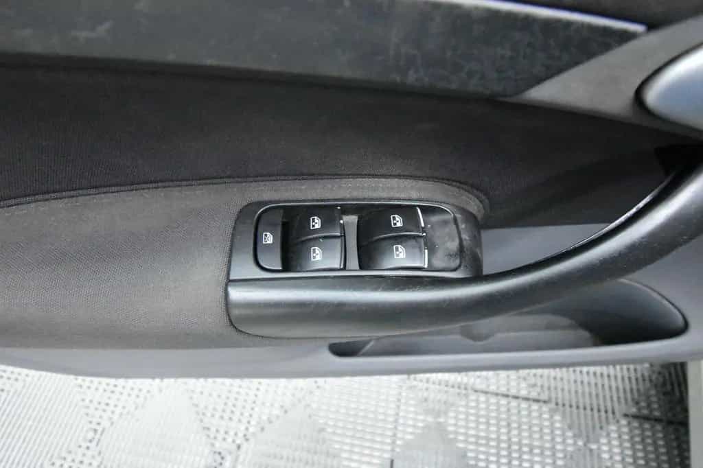 Saab 9-3 Lim. 1.8 T Linear 2-Zonen Klima CD 06/2005-photo-24