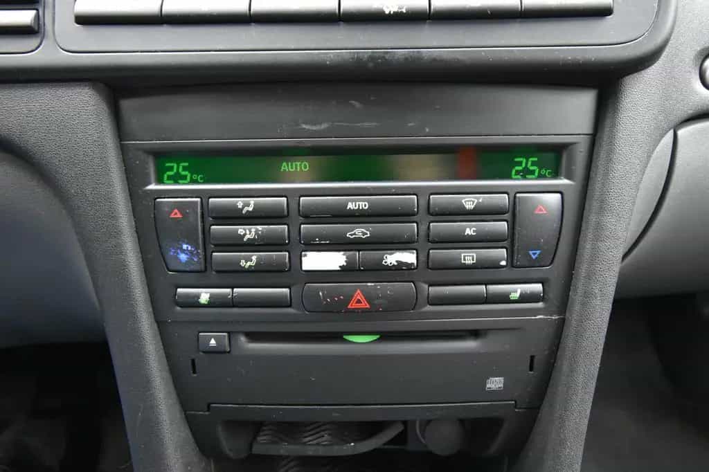 Saab 9-3 Lim. 1.8 T Linear 2-Zonen Klima CD 06/2005-photo-28