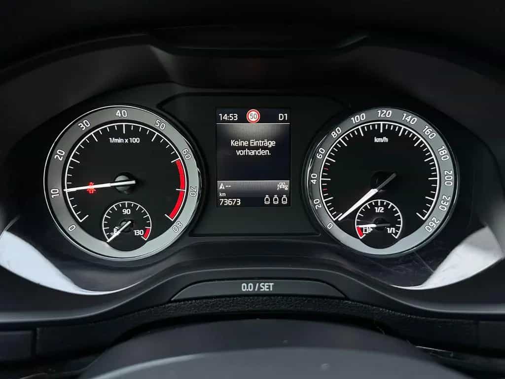 Skoda Karoq 2.0 TSI Sportline 4x4 ACC LED KAMERA AHK 01/2022-photo-2