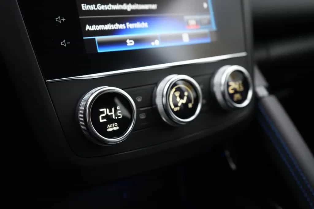Renault Kadjar TCe 140 EDC Automatik Limited Deluxe sehr 04/2019-photo-28