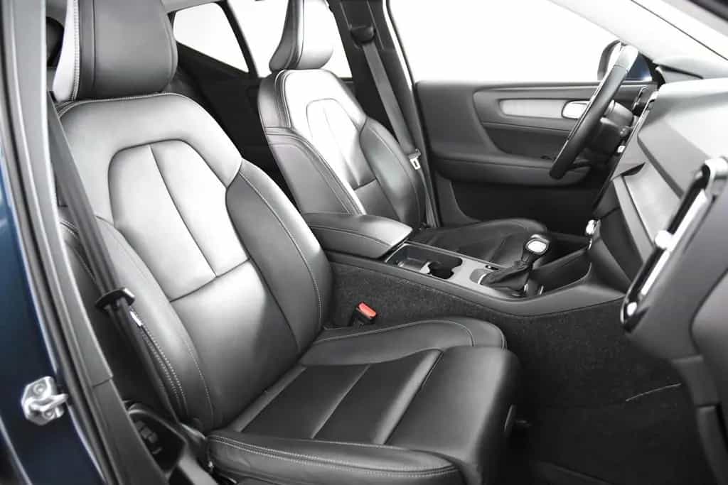 Volvo XC40 T3 Inscription *1.Hand*Leder*Navi*AHK* 09/2021-photo-2