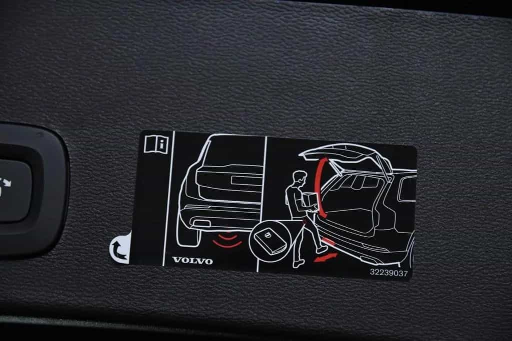 Volvo XC40 T3 Inscription *1.Hand*Leder*Navi*AHK* 09/2021-photo-32