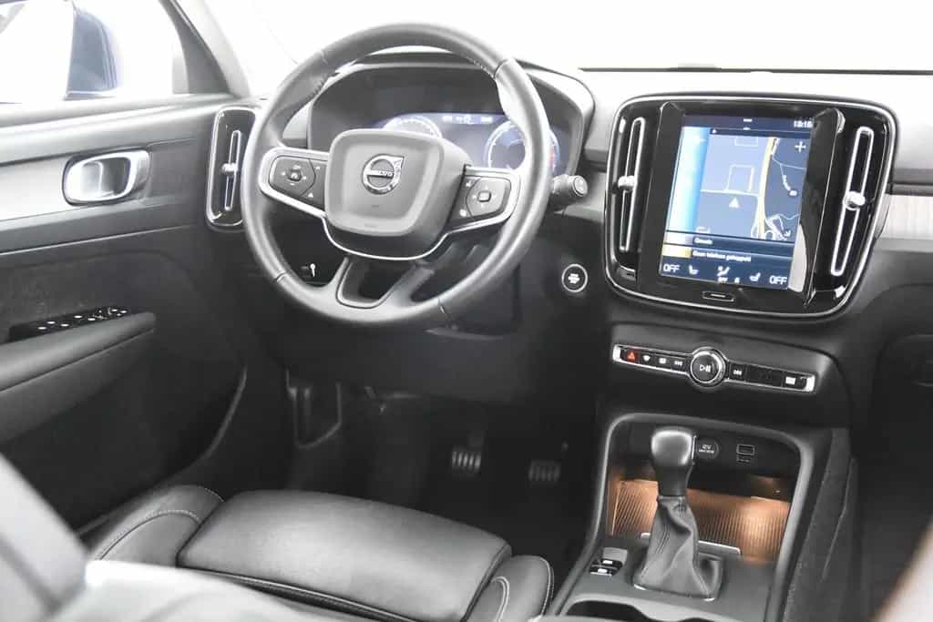 Volvo XC40 T3 Inscription *1.Hand*Leder*Navi*AHK* 09/2021-photo-8