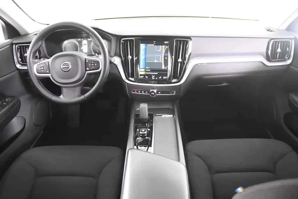 Volvo V60 B3 Momentum *1.Hand*Pano.*SHZ*Navi* 08/2021-photo-1