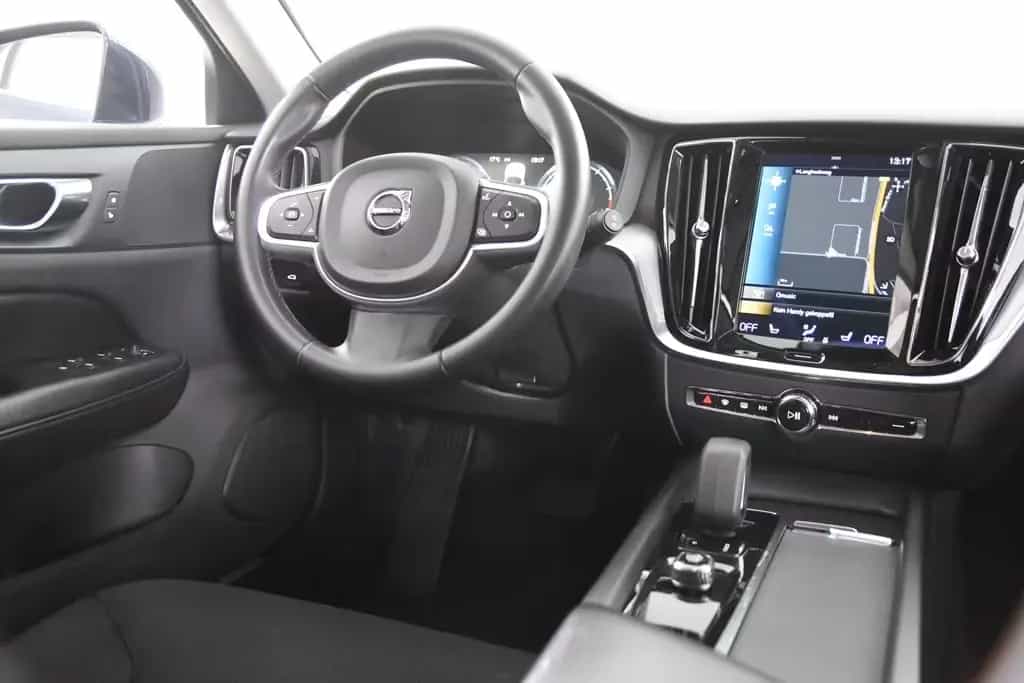 Volvo V60 B3 Momentum *1.Hand*Pano.*SHZ*Navi* 08/2021-photo-10