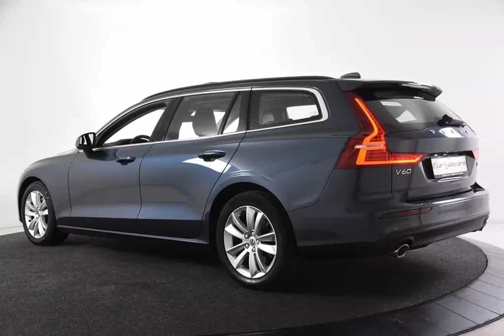 Volvo V60 B3 Momentum *1.Hand*Pano.*SHZ*Navi* 08/2021-photo-31