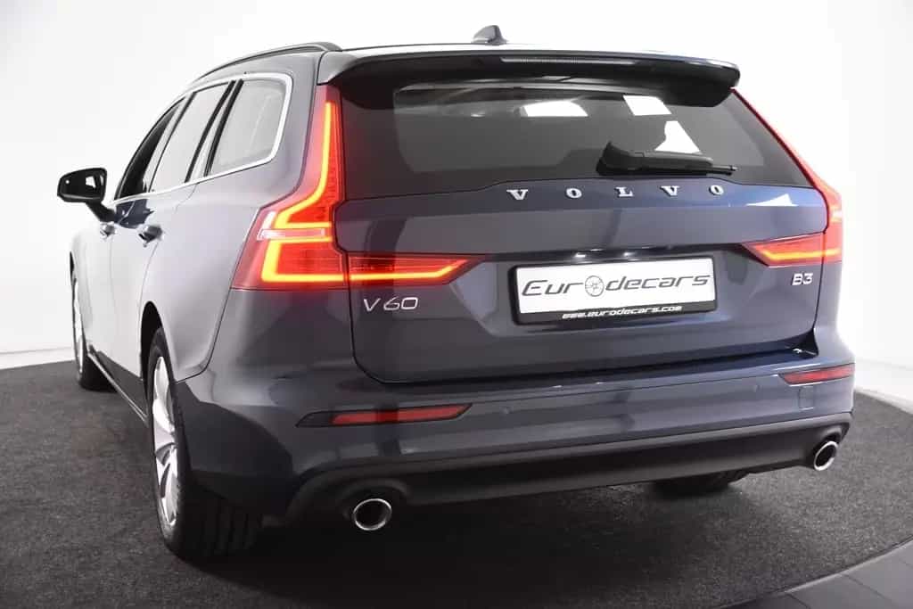 Volvo V60 B3 Momentum *1.Hand*Pano.*SHZ*Navi* 08/2021-photo-32