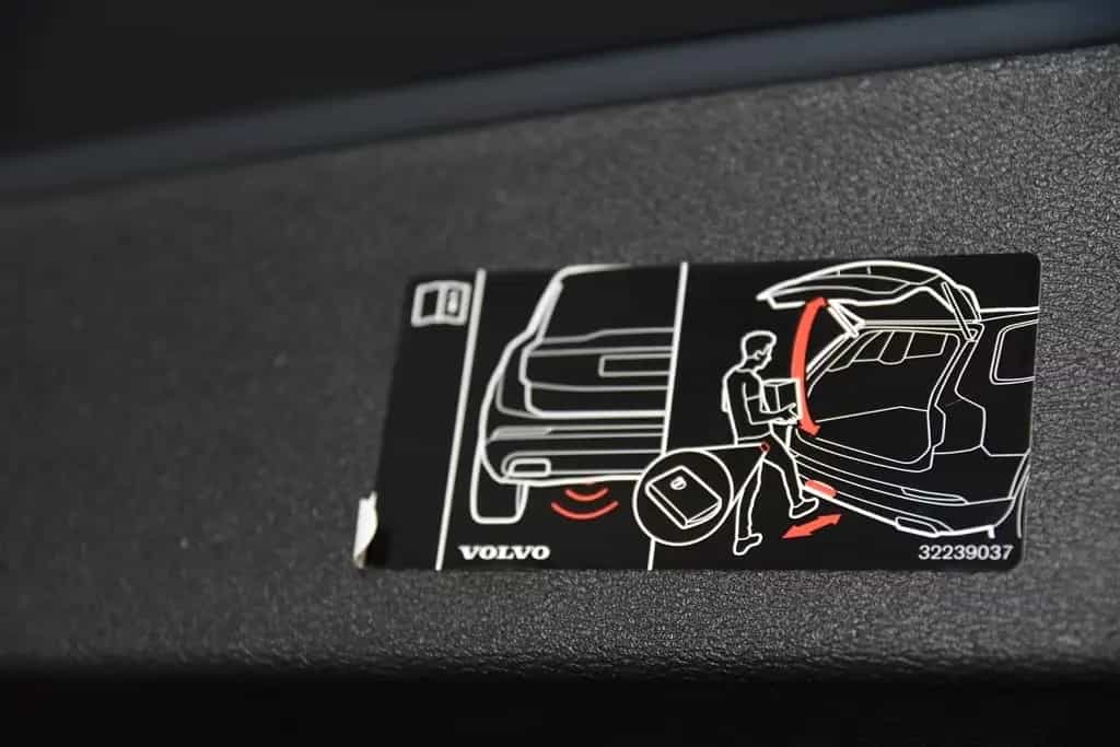 Volvo V60 B3 Momentum *1.Hand*Pano.*SHZ*Navi* 08/2021-photo-34