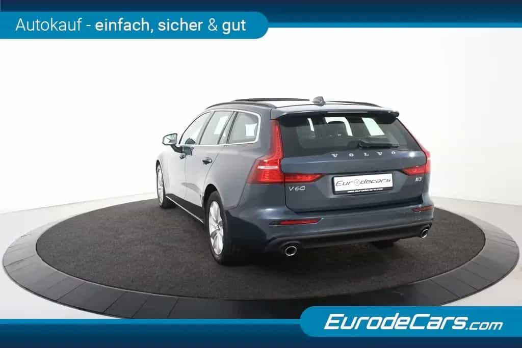 Volvo V60 B3 Momentum *1.Hand*Pano.*SHZ*Navi* 08/2021-photo-5