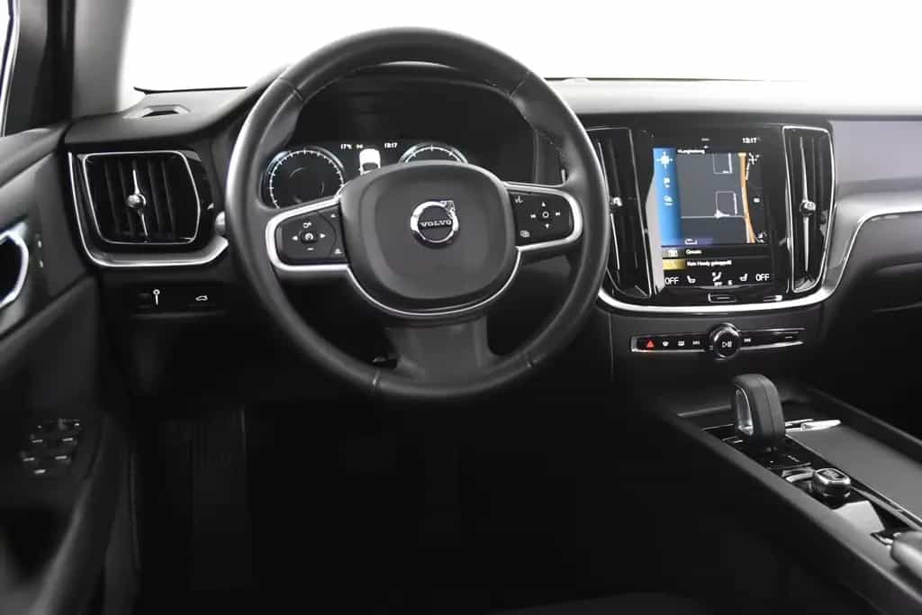 Volvo V60 B3 Momentum *1.Hand*Pano.*SHZ*Navi* 08/2021-photo-8