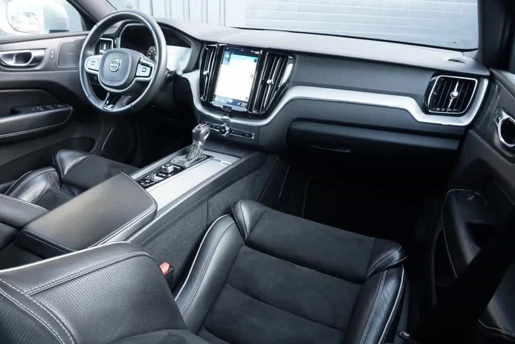Volvo XC60 R-Design AWD 360° SHZ AHK LED NAV Harman/Ka 07/2018-photo-18