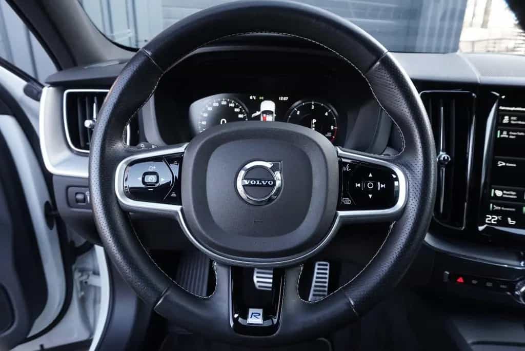 Volvo XC60 R-Design AWD 360° SHZ AHK LED NAV Harman/Ka 07/2018-photo-19