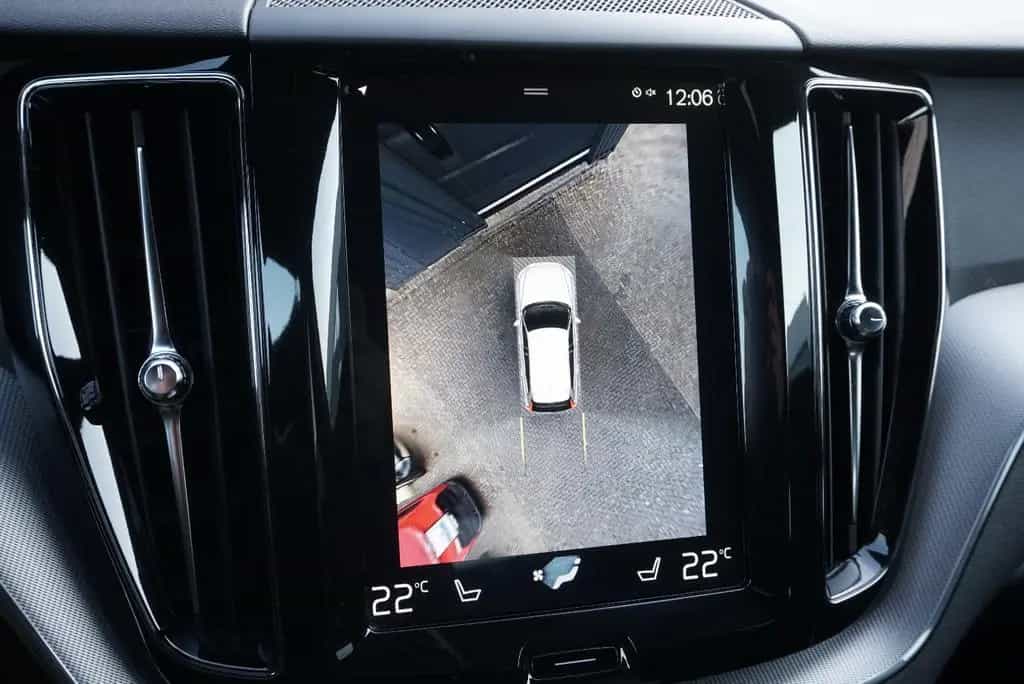 Volvo XC60 R-Design AWD 360° SHZ AHK LED NAV Harman/Ka 07/2018-photo-21