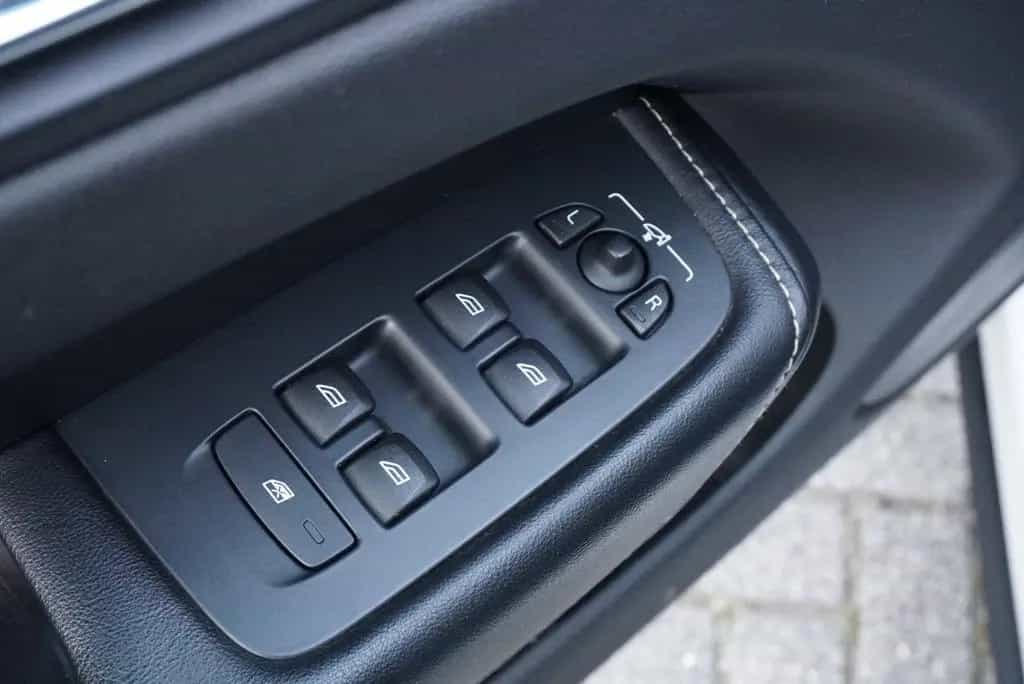 Volvo XC60 R-Design AWD 360° SHZ AHK LED NAV Harman/Ka 07/2018-photo-28