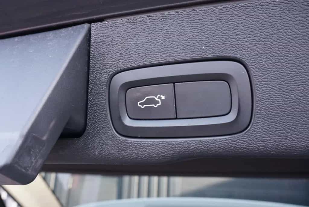 Volvo XC60 R-Design AWD 360° SHZ AHK LED NAV Harman/Ka 07/2018-photo-29