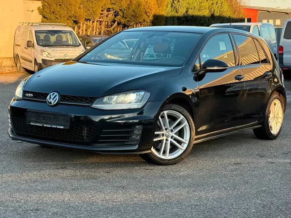 Volkswagen Golf VII Lim. GTD-Xenon-Navi-AHK-Alu 17" 07/2015-photo-4